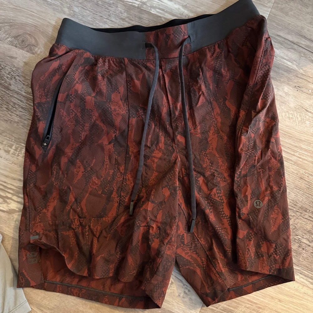 Lululemon Red/ black Camo / Python Print Shorts Size Small  7"